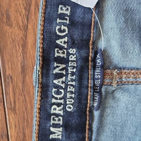 American Eagle Outfitter. Jean shorts. Size 4. MIDI - Picture 2 of 16